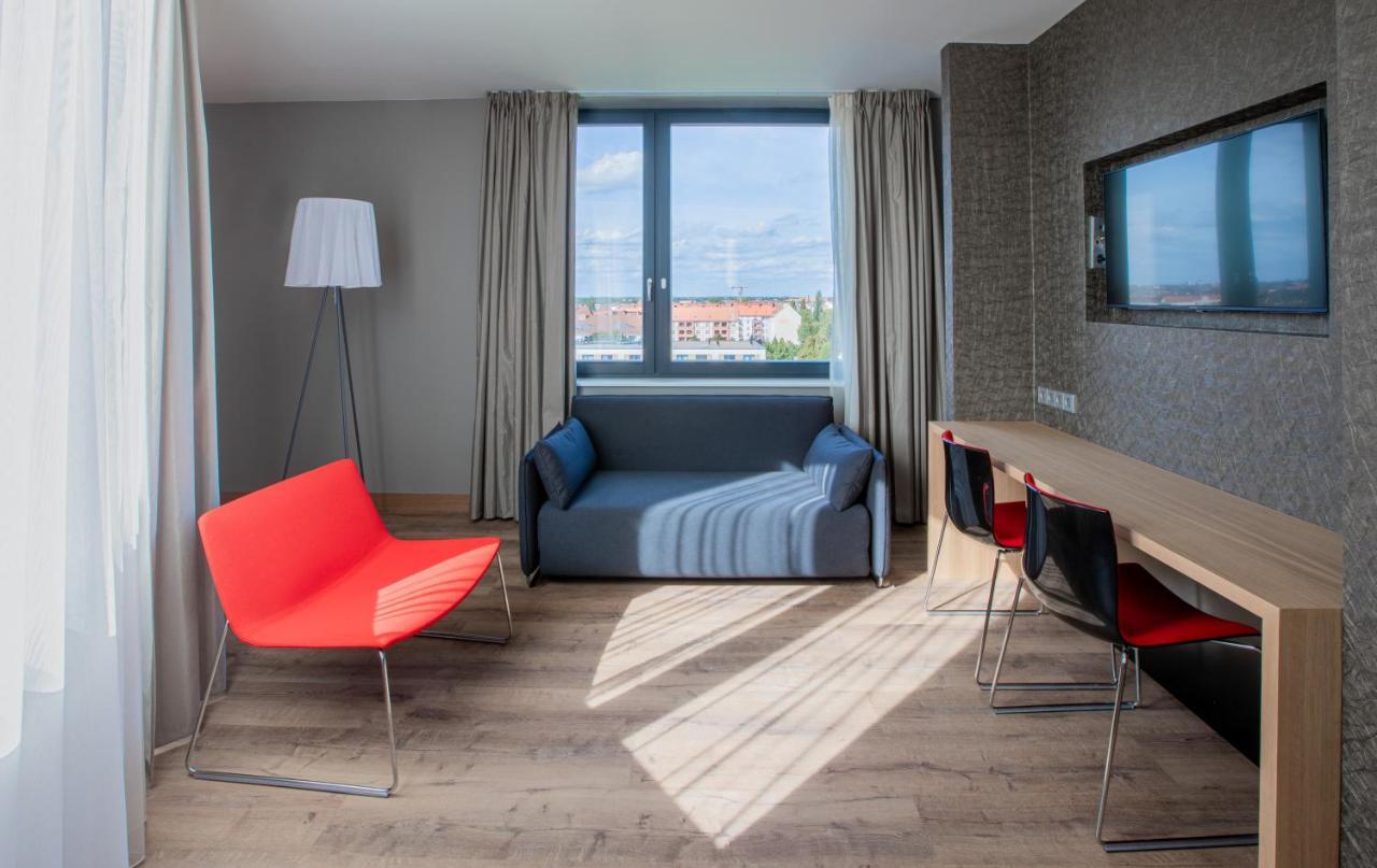 Superior Family Room,1032272021:JPEG